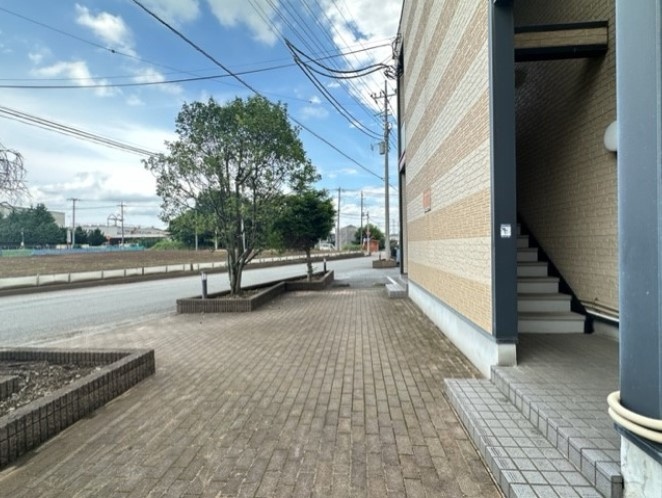 レオパレス椿原のエントランス