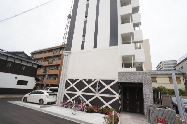 ONLYONE川西小戸のエントランス
