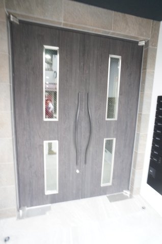 ONLYONE川西小戸のエントランス