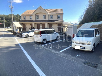 【駐車場】 | ネイ・プロシード | 駐車場があるので、車を買う予定の方も安心です