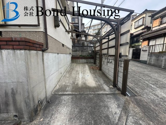 角地につき開放感あり　今寺　中古戸建
