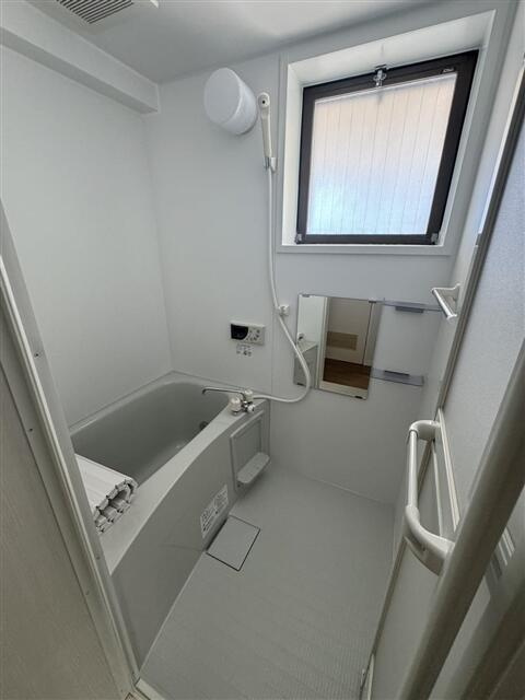 ホワイトマンションの浴室| 