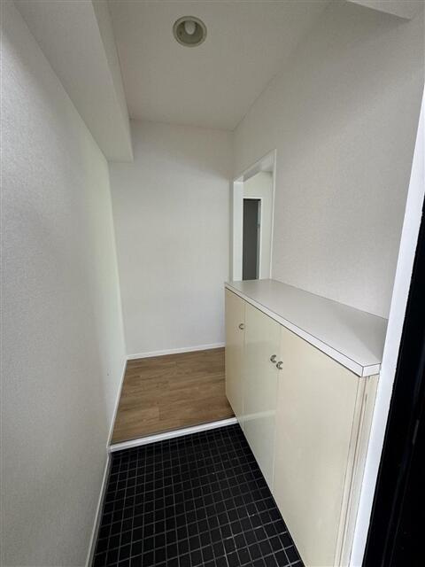 ホワイトマンションの玄関| 