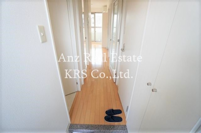 【玄関】 | アーデンタワー立売堀 | 玄関より撮影♪白を基調とした内装です♪