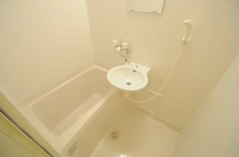 レオパレスグランドゥールＢの浴室