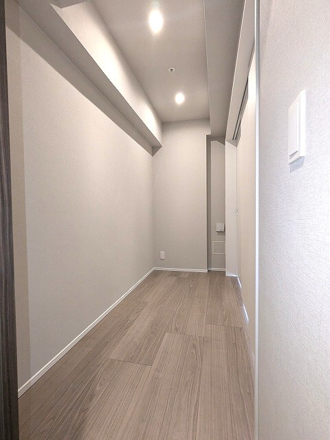 Opus Residence上野元浅草の設備|洋室にウォークインクローゼット・ダウンライト付き