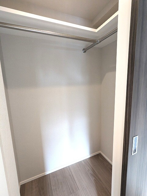 Opus Residence上野元浅草の収納|洋室のウォークインクローゼット