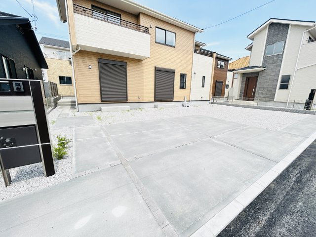 新築　前橋市大友町二丁目　Blooming　Garden　7号棟の駐車場|現地写真　駐車スペースは並列2台分可能です！
