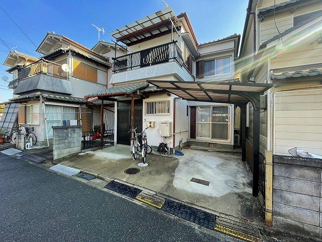 南京終町787-8戸建の駐車場|駐車場に車を止められます