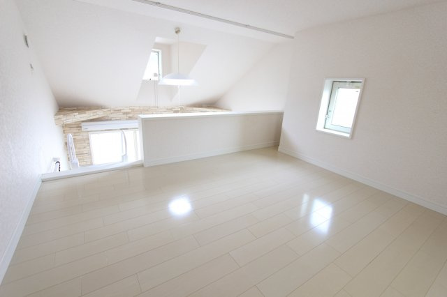 東逸見エキュール・ポアロの居間・リビング|同物件の参考写真です。