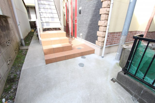 東逸見エキュール・ポアロのエントランス