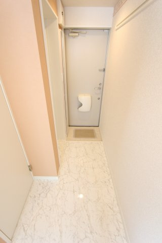 東逸見エキュール・ポアロの玄関|同物件の参考写真です。