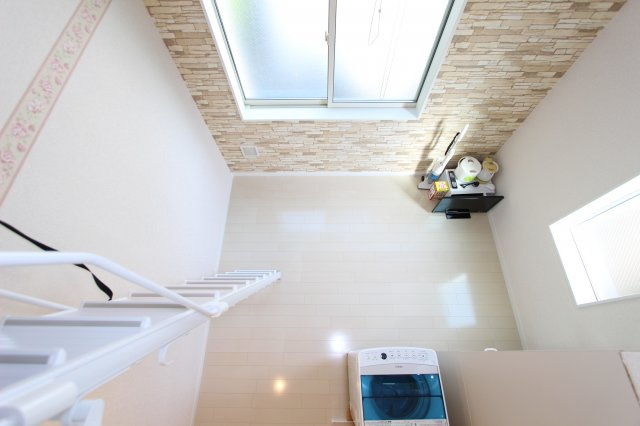 東逸見エキュール・ポアロの居間・リビング|同物件の参考写真です。