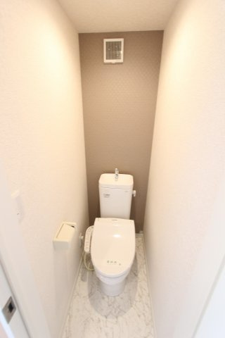 東逸見エキュール・ポアロのトイレ|同物件の参考写真です。