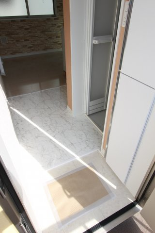 東逸見エキュール・ポアロの玄関|同物件の参考写真です。