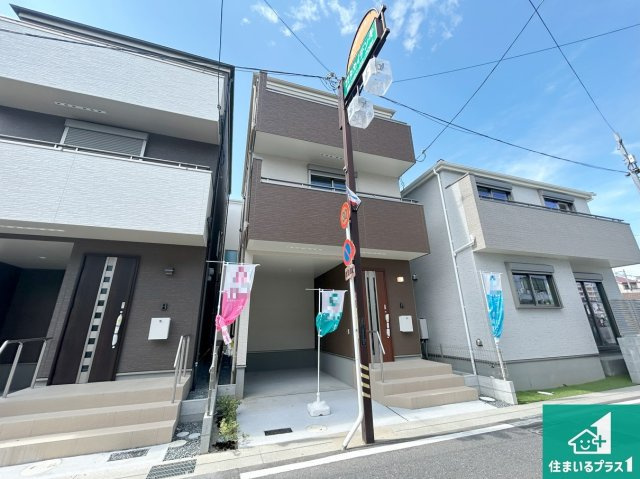 高槻市昭和台町　新築一戸建ての外観|周辺は落ち着いた街並みの住宅地！子育てがしやすい住環境です！気になることがありましたら、お気軽にお問い合わせください！