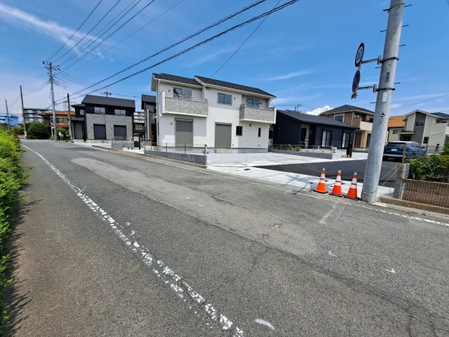 新築　前橋市大友町二丁目　Blooming　Garden　9号棟の前面道路含む現地写真|現地写真　西側接道幅員約7ｍ　