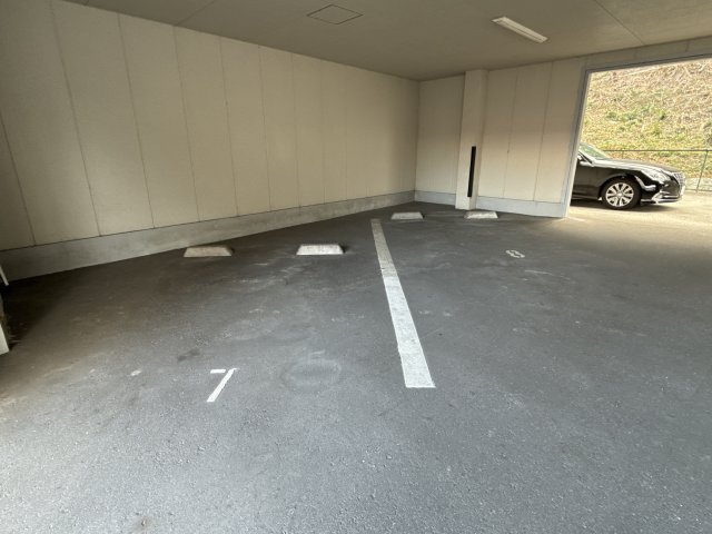 メゾンハピネスの駐車場