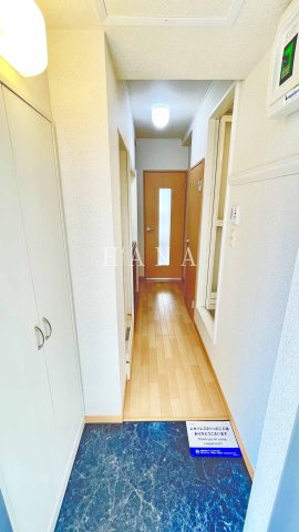 レオパレスエリーズの玄関