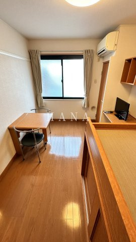 レオパレスエリーズの洋室