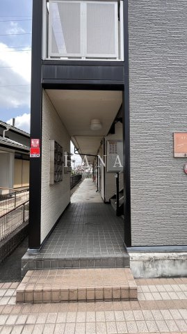 レオパレスエリーズのエントランス