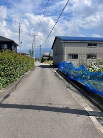 中古戸建の前面道路含む現地写真