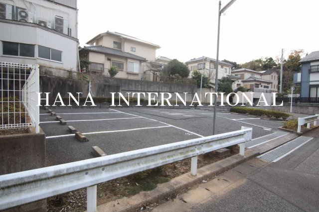 レオパレスメロディーハイツ市川の駐車場