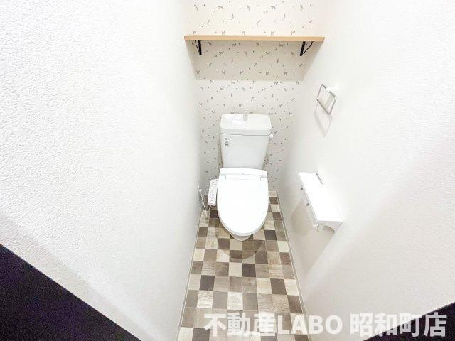 Mew Style Apartmentsのトイレ