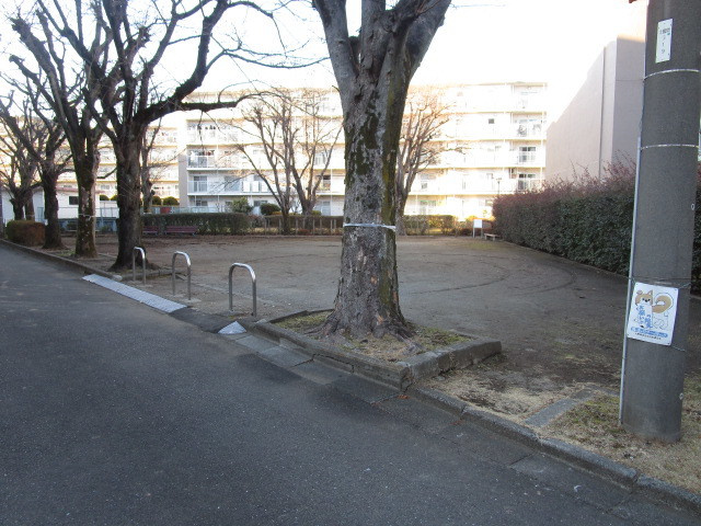 町田ハイツＢ5号棟のその他共用部分|建物横の公園
