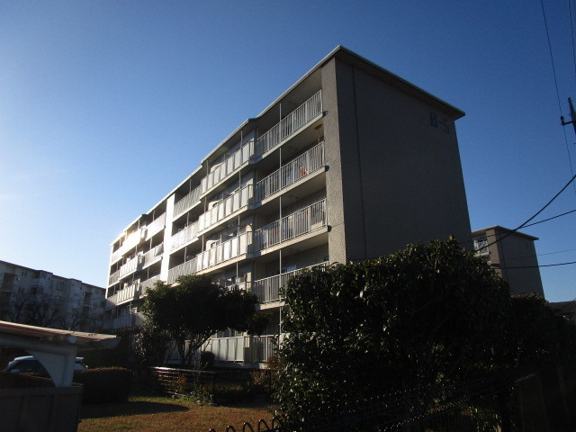 町田ハイツＢ5号棟の外観|敷地ゆったりな多棟タイプの分譲マンション