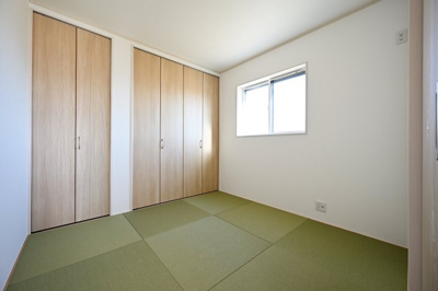 【和室】 | 太田市東別所町   未入居戸建て | 和室は居室としてはもちろんお子様の遊び場としてもピッタリです♪