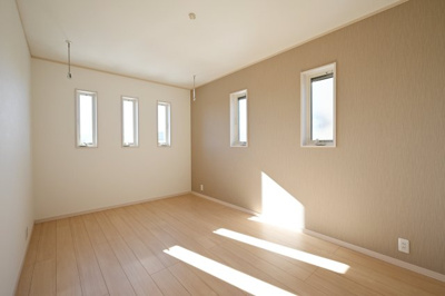 【子供部屋】 | 太田市東別所町   未入居戸建て | 2面採光の明るい洋室は子供部屋にもピッタリです♪