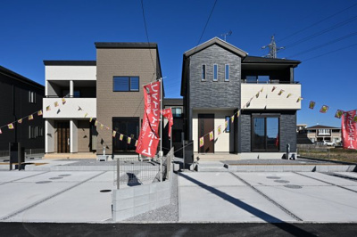 【外観】 | 太田市東別所町   未入居戸建て | 青空に映える高級感のあるエクステリアです。
ぜひ一度ご見学ください！