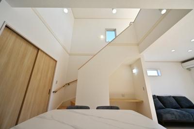 【居間・リビング】 | 太田市東別所町   未入居戸建て | お友達を呼んでホームパーティーもできる広々ダイニングです♪