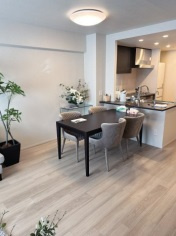 ローレルコート京都御所東の居間・リビング