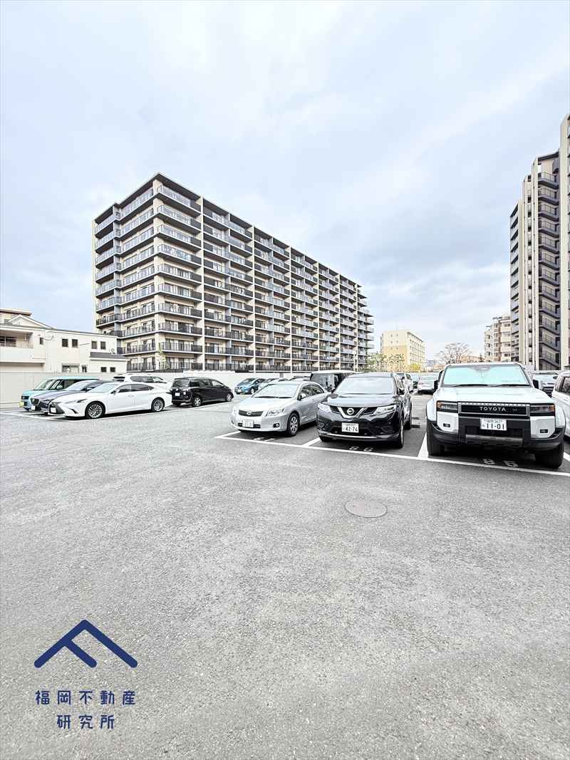 原パークホームズの駐車場