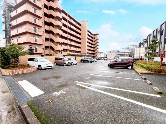 サントノーレ福岡東の駐車場
