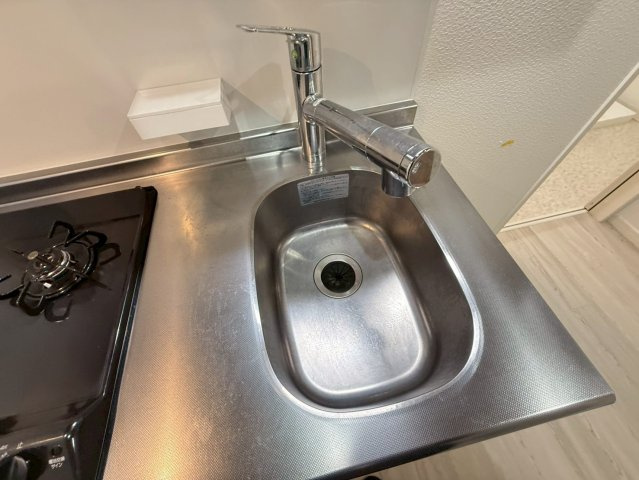 あんしん＋VieM長尾家具町のキッチン|コンパクトなキッチンで掃除もラクラク