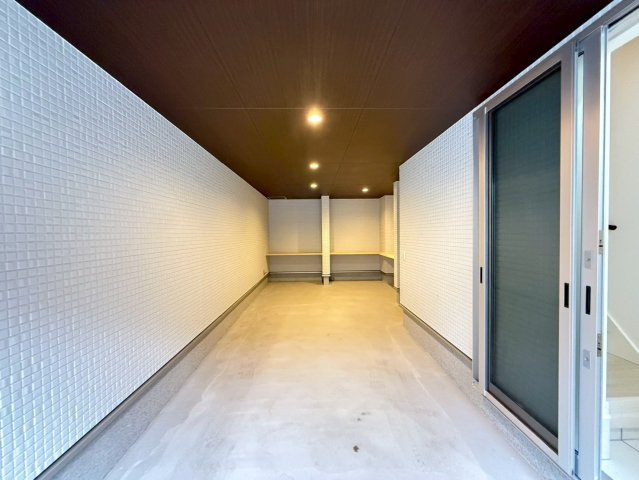 あんしん＋VieM長尾家具町の駐車場|シャッター内ガレージです