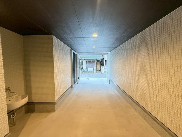 あんしん＋VieM長尾家具町の駐車場|シャッター内ガレージです