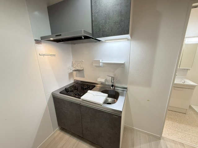 あんしん＋VieM長尾家具町のキッチン|コンパクトなキッチンで掃除もラクラク