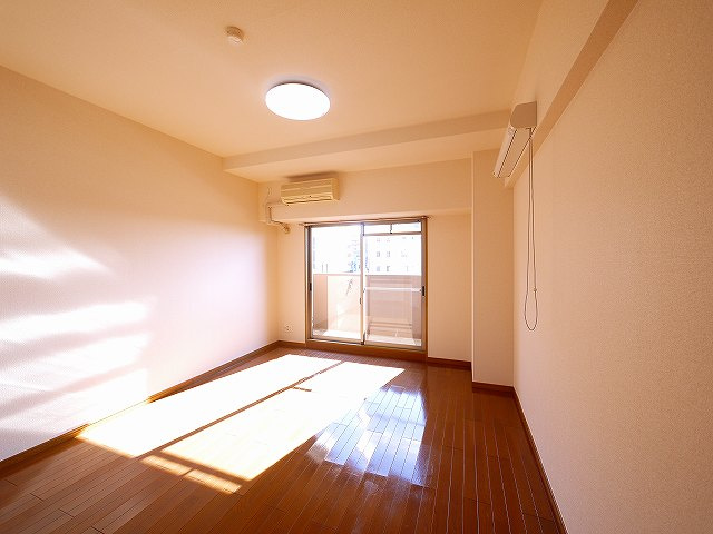 アルヴァローレ三条の寝室|ゆったりした洋室です