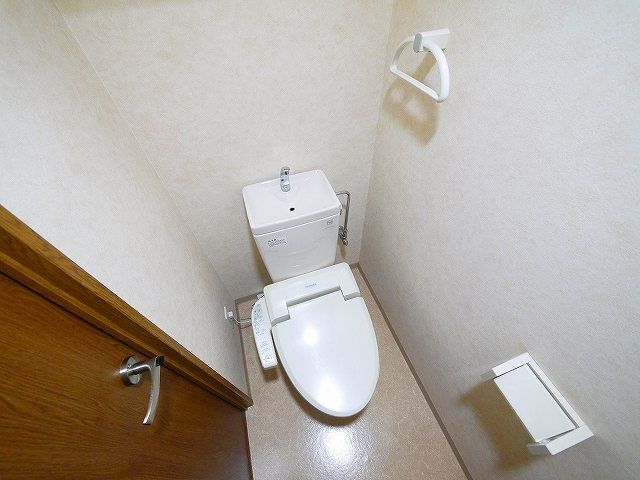 アルヴァローレ三条のトイレ|落ち着いた色調のトイレです