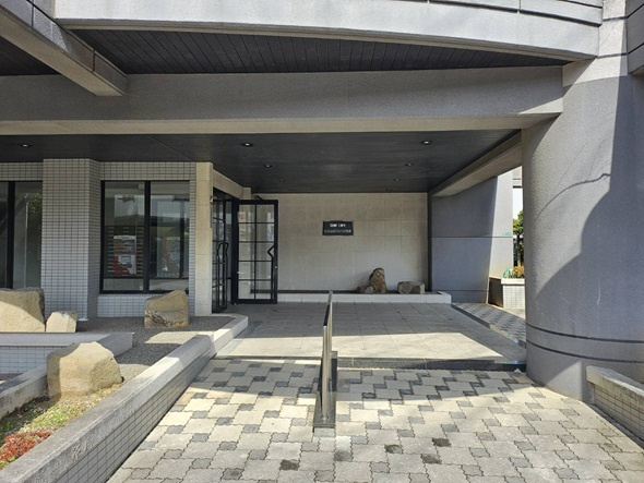 サンライフ小倉南のエントランス|落ち着いたエントランスです