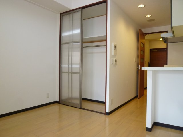 コンソラーレ上町台IIの居間・リビング