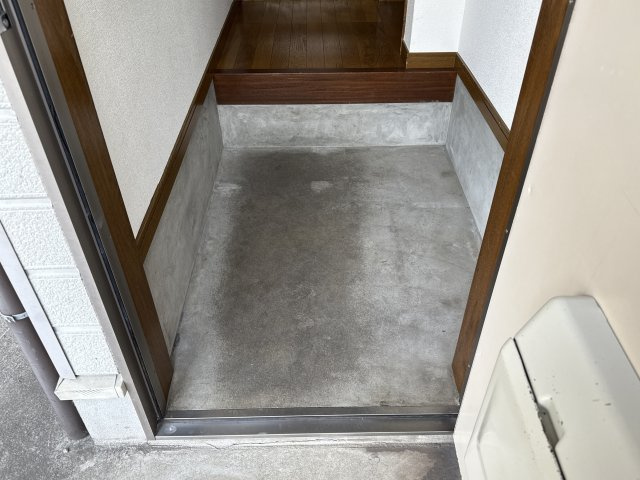 高浜町貸家の玄関