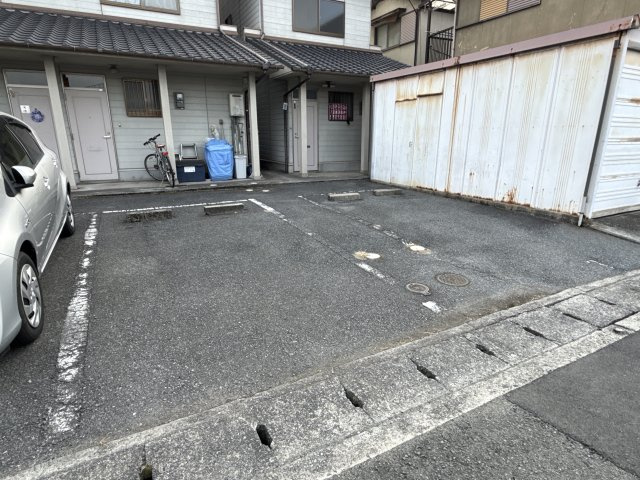 高浜町貸家の駐車場