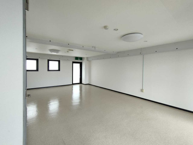 百々西町 107ビルの居間・リビング