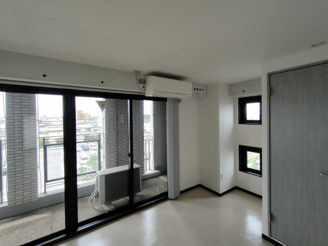 百々西町 107ビルの居間・リビング