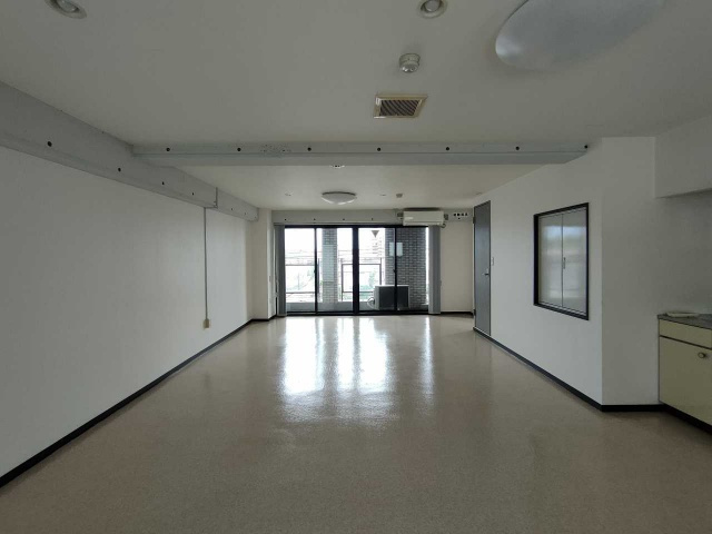 百々西町 107ビルの居間・リビング